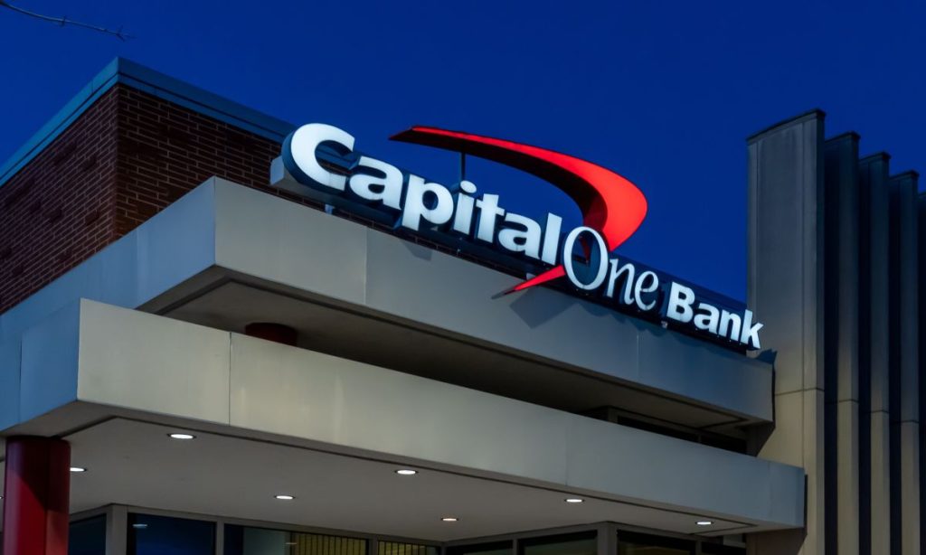 Capital One apunta a 2 billones de dólares en pagos empresariales con la adquisición de Brex