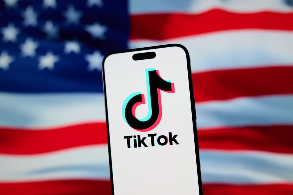 Usuarios de TikTok se alarman por recopilación de datos sobre estatus migratorio de la aplicación