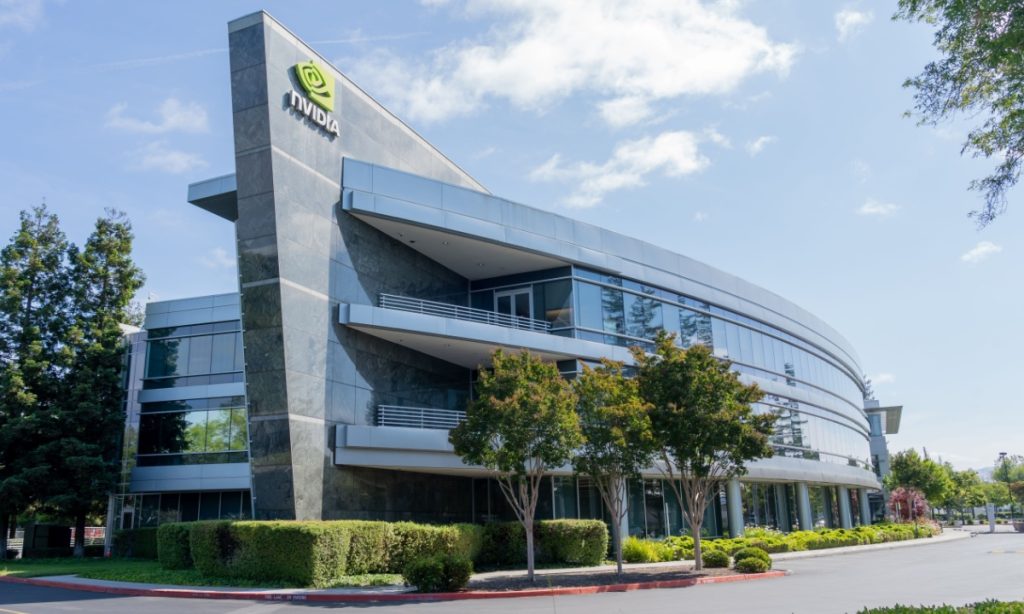 Nvidia invierte 2.000 millones de dólares en CoreWeave en medio de proyecto de centro de datos