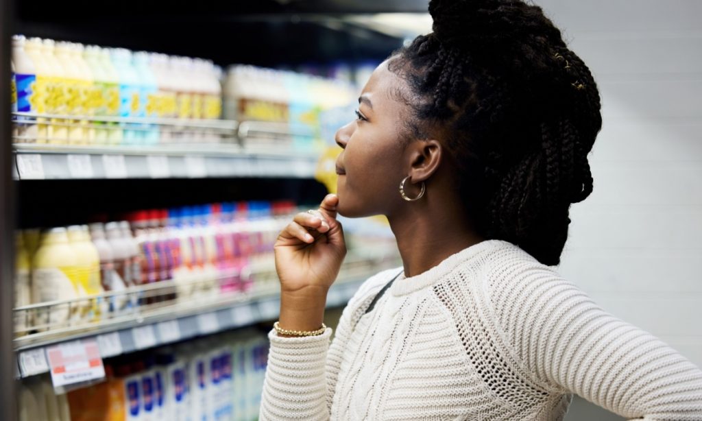 Los directores ejecutivos de empresas de consumo masivo afirman que los consumidores continúan comprando pese a las presiones de asequibilidad