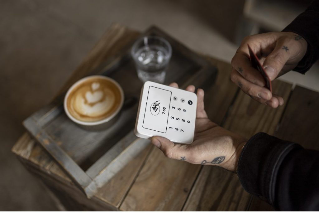 SumUp lanza el lector de tarjetas Solo Lite dirigido a comerciantes móviles en el Reino Unido