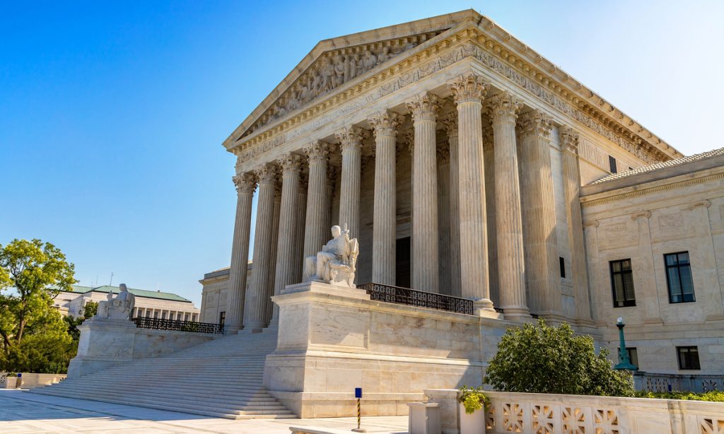 La Corte Suprema establece límites a los aranceles y otorga un respiro al mercado medio