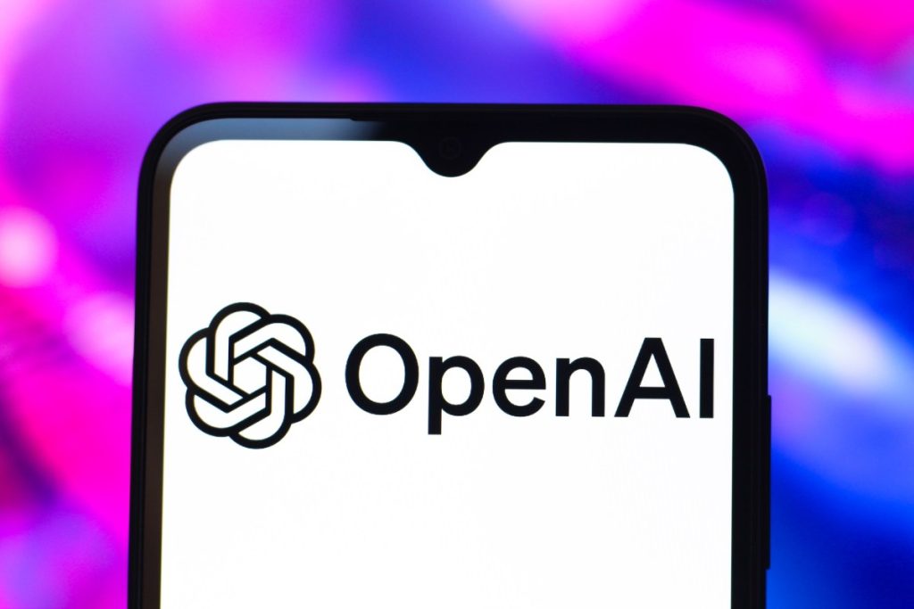La jefa de robótica de OpenAI Caitlin Kalinowski renuncia en respuesta al acuerdo con el Pentágono