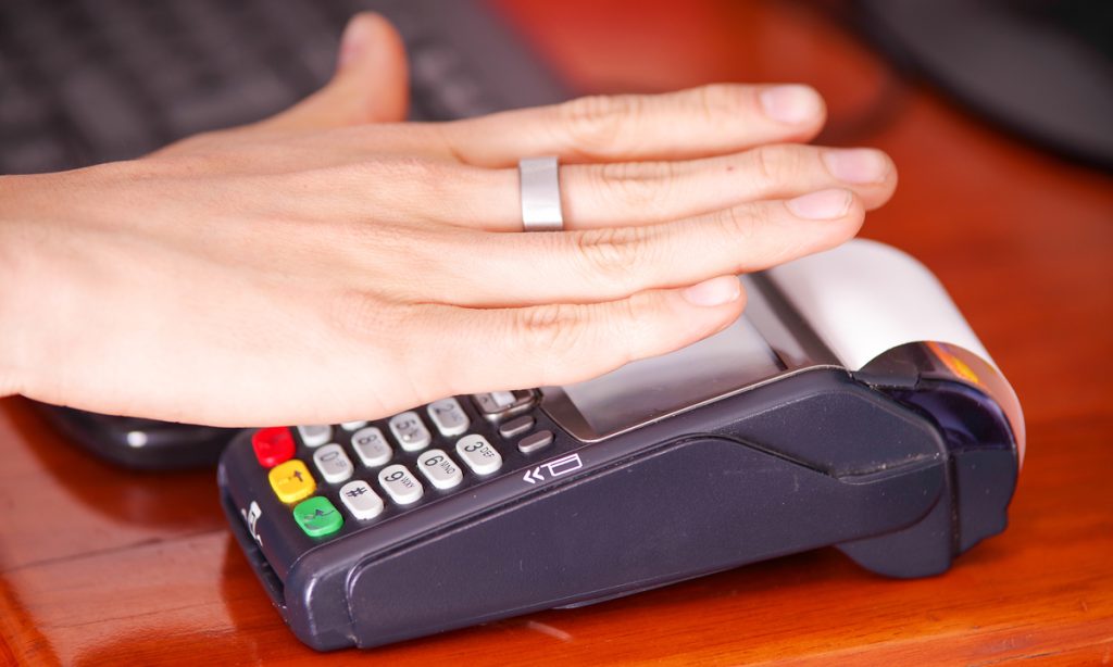 Oura, empresa de anillos inteligentes de salud, mantiene conversaciones para salir a bolsa