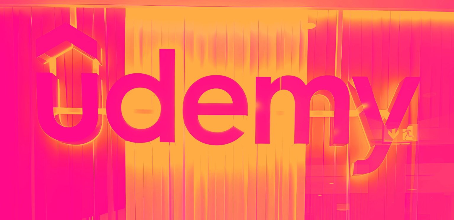 Tres acciones de baja capitalización caminan por la cuerda floja