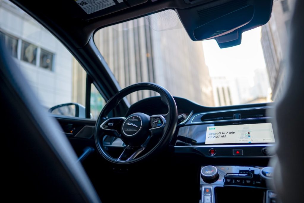 Waymo inicia servicios de robotaxi en el Aeropuerto Internacional de San Antonio