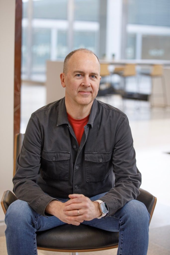 Jefe de vehículos eléctricos y tecnología de Ford deja la automotriz