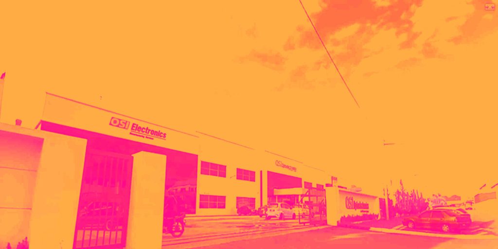 Una acción del sector servicios merece atención mientras dos se descartan