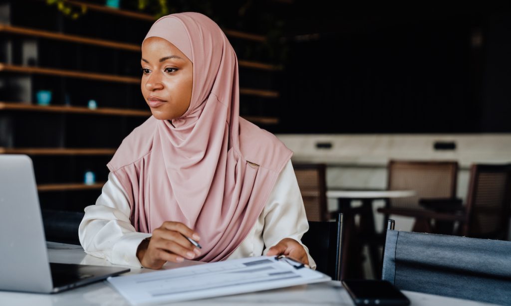 Visa y Ramp desarrollan agentes de inteligencia artificial para el pago de facturas corporativas